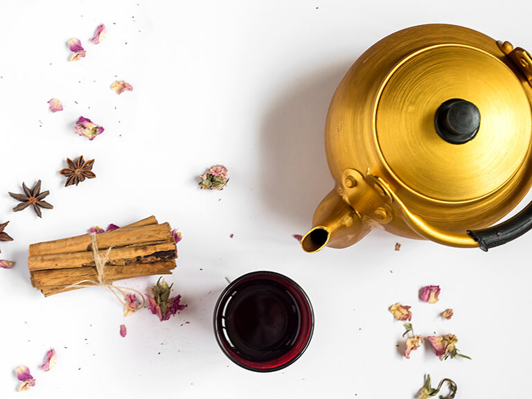 Arabic,Nana,Mint,Tea,In,Traditional,Glass,With,Mint,,Cinnamon,